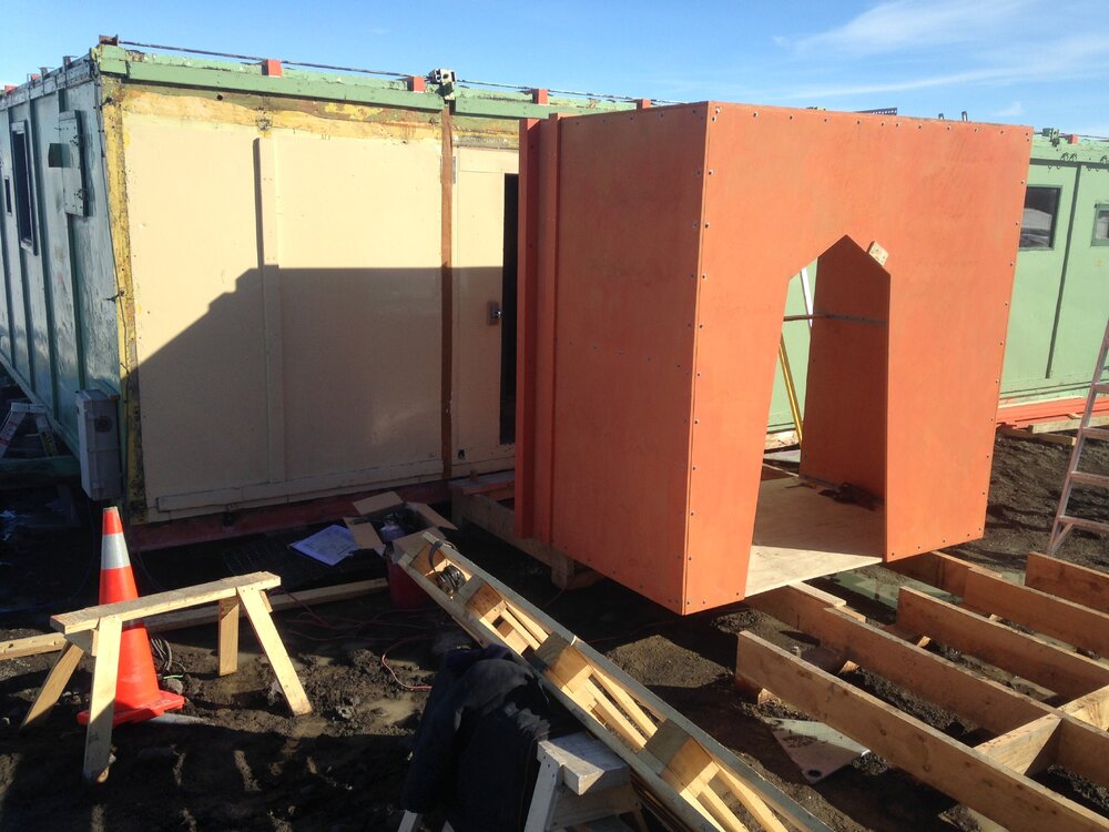 2016-17 Hillary's TAE/IGY hut, Cold Porch works, Canopy installation