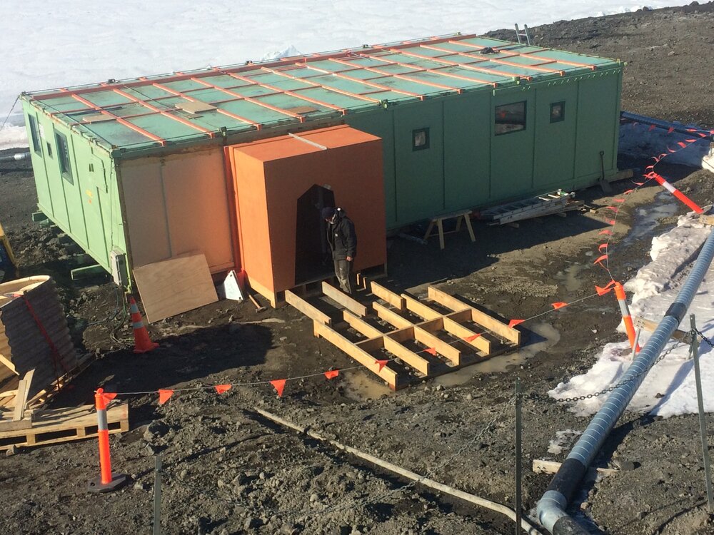 2016-17 Hillary's TAE/IGY hut, Cold Porch works, Canopy and sub floors installed