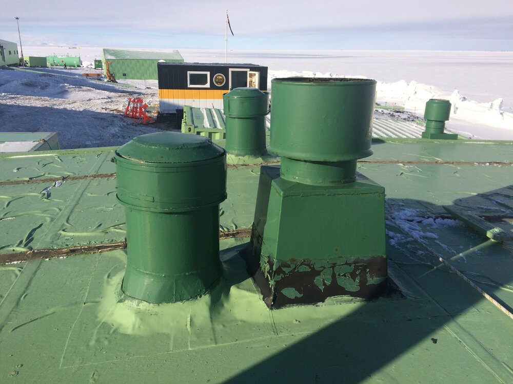 2016-17 Hillary's TAE/IGY hut, Cooker and cooker hood flues, prior to removal and repair