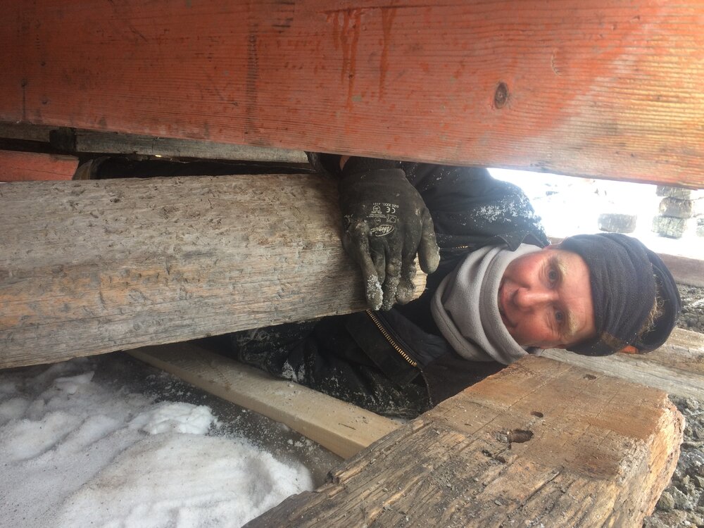 2016-17 AHT's Doug Henderson moving timber dunnage underneath Hillary's TAE/IGY hut