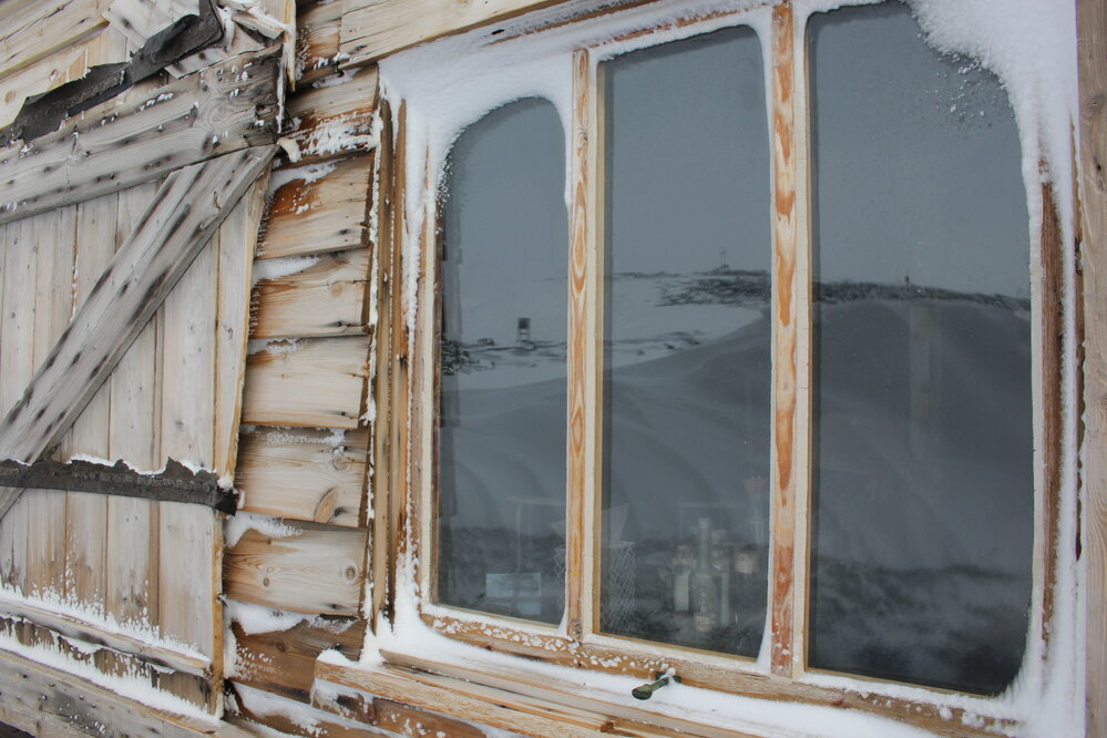 2018-19 South wall windows of Scott's 'Terra Nova' hut, Cape Evans (002)