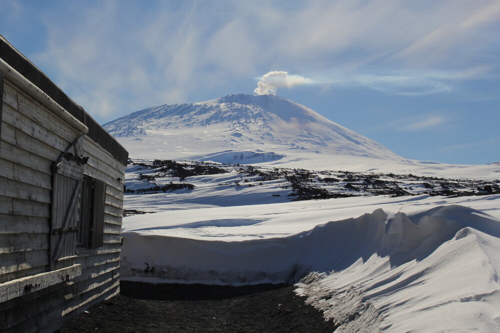2018-19 Mount Erebus from Scott's 'Terra Nova' hut, Cape Evans (001)