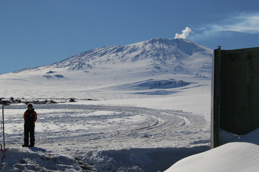2018-19 Mount Erebus from Scott's 'Terra Nova' hut, Cape Evans (002)