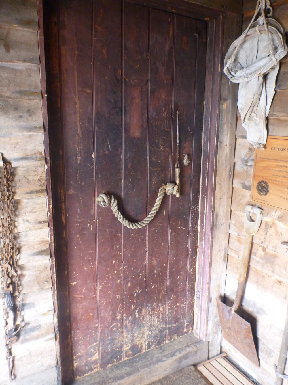 2012-13 Scott's 'Terra Nova' hut inspection, door 4