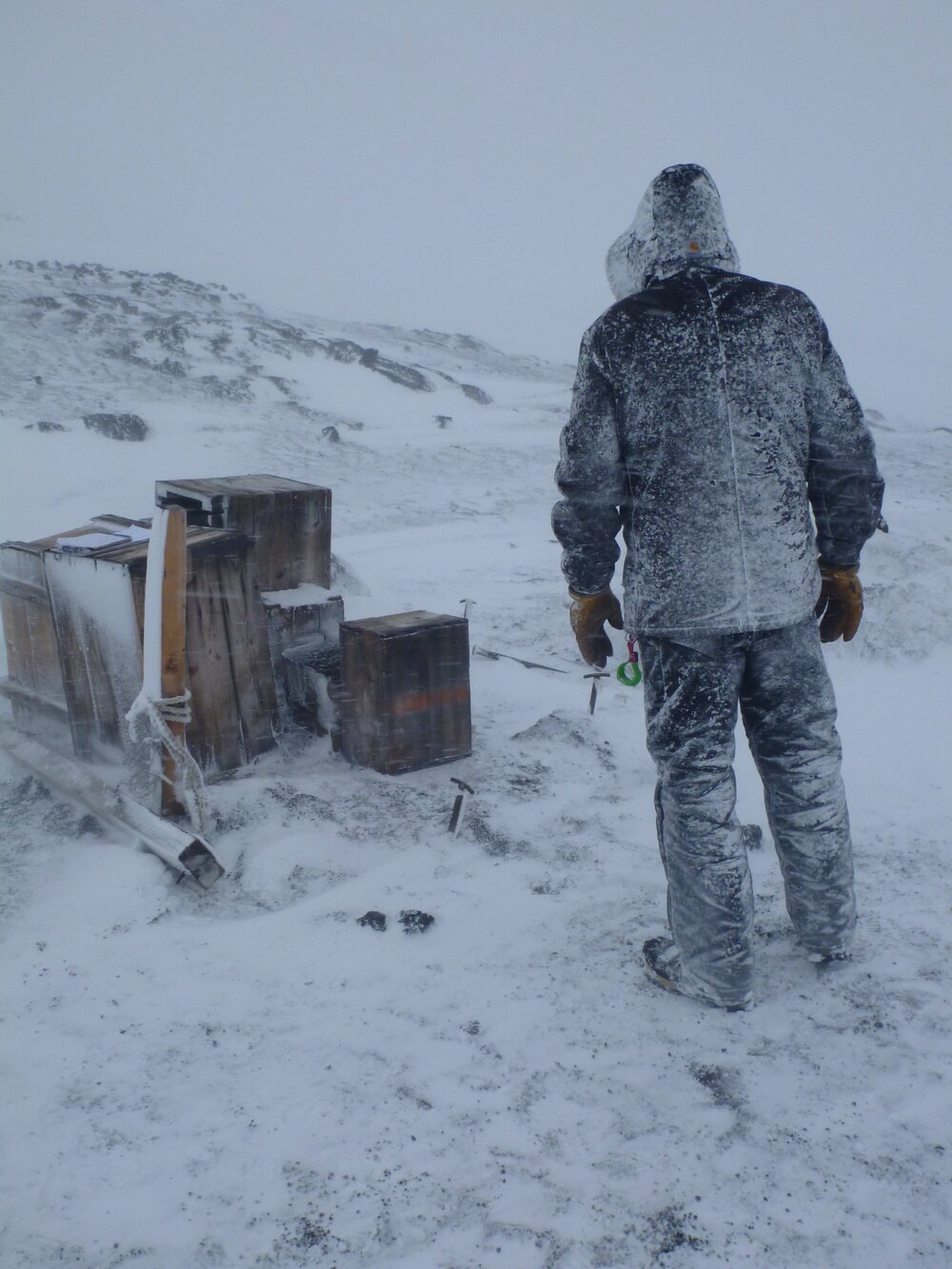 Martin Wenzel working on Fuel cache (003)