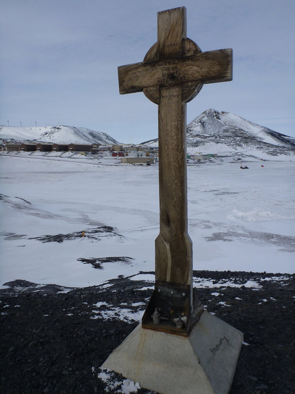 Vince's Cross, hut Point