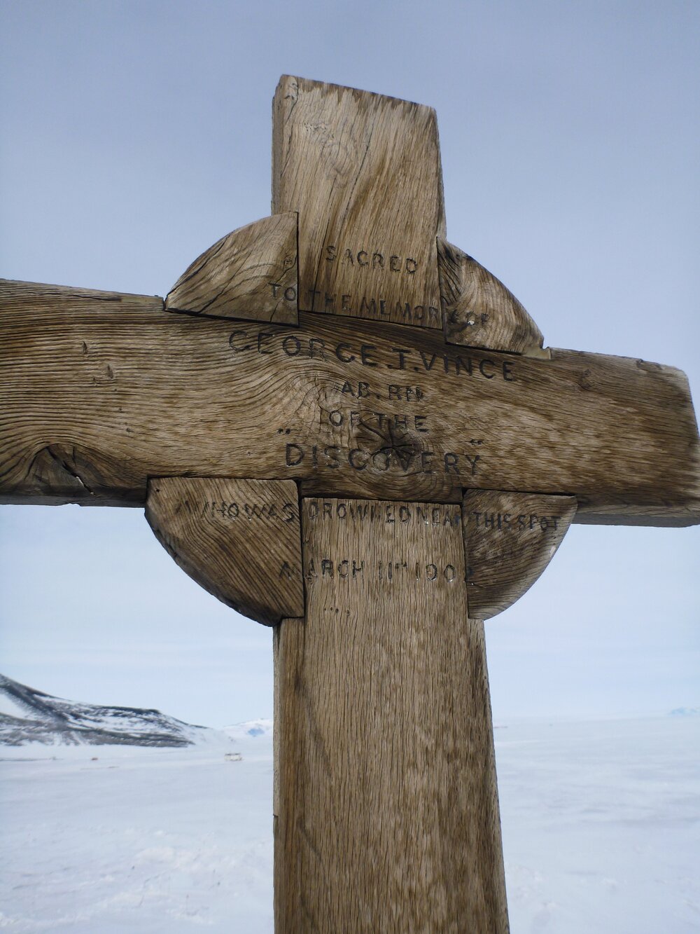 Vince's Cross, hut Point (002)