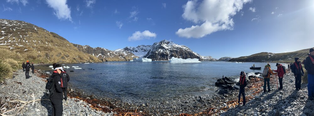 Panorama of Inspiring Explorers and passengers exploring Godthul