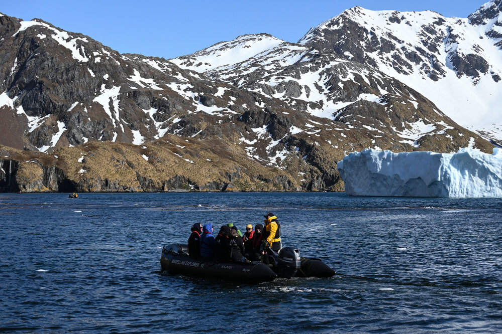 Inspiring Explorers and passengers in a Zodiac, Godthul (004)