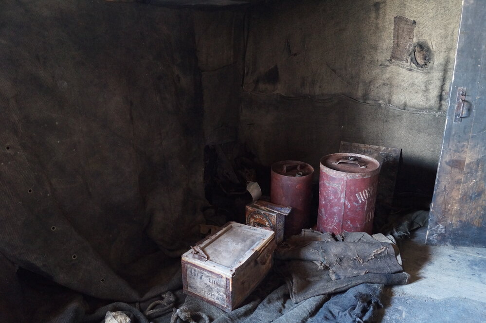 2014-15 Scott's 'Discovery' hut artefact repopulation, Physical Laboratory