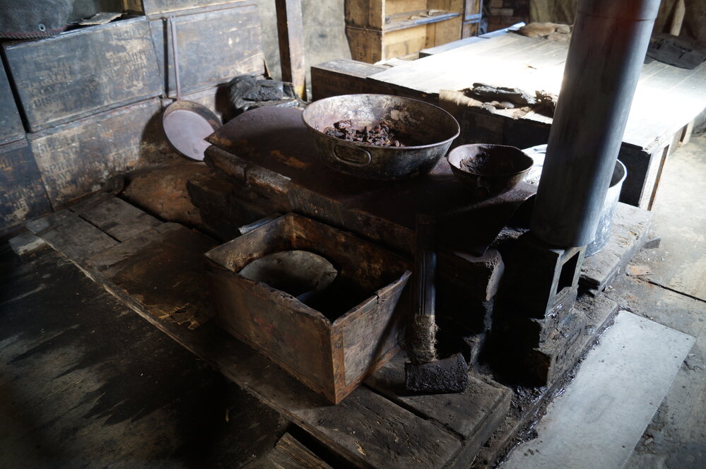 2014-15 Scott's 'Discovery' hut artefact repopulation, Stove Area
