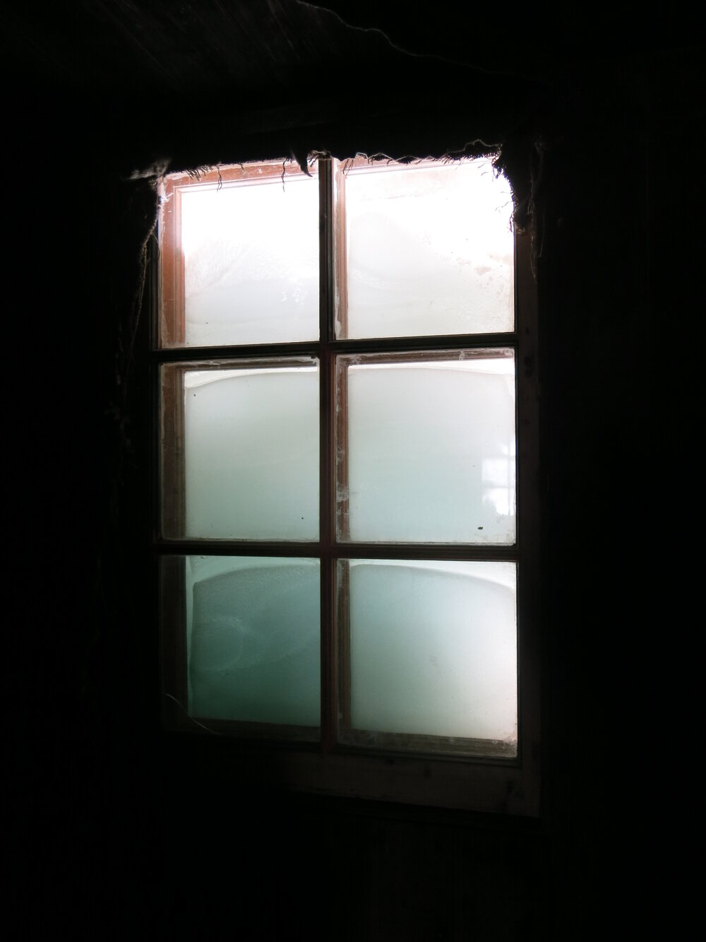 2014-15 Scott's 'Discovery' hut, interior, snow build-up over window