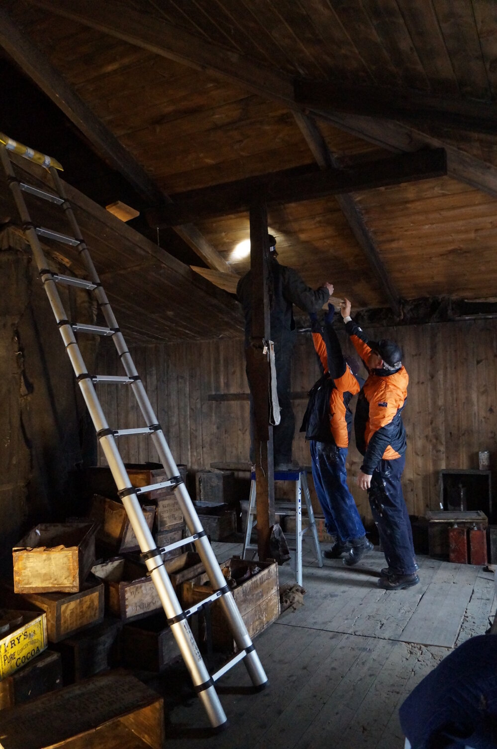 2014-14 Scott's 'Discovery' hut, AHT's Gord Macdonald lifting external panel onto ceiling