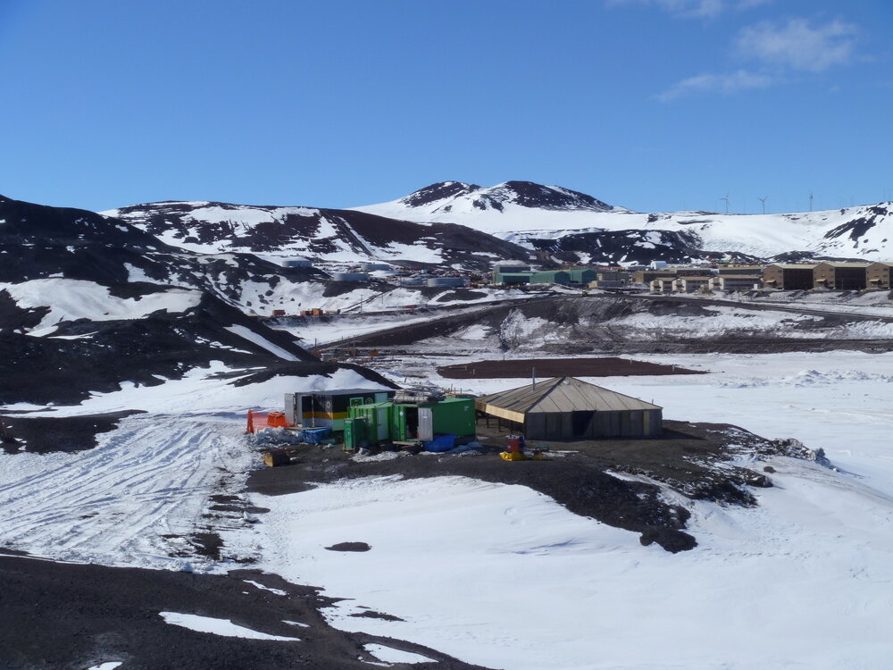 2014-15 Scott's 'Discovery' hut and workshop containers, Hut Point