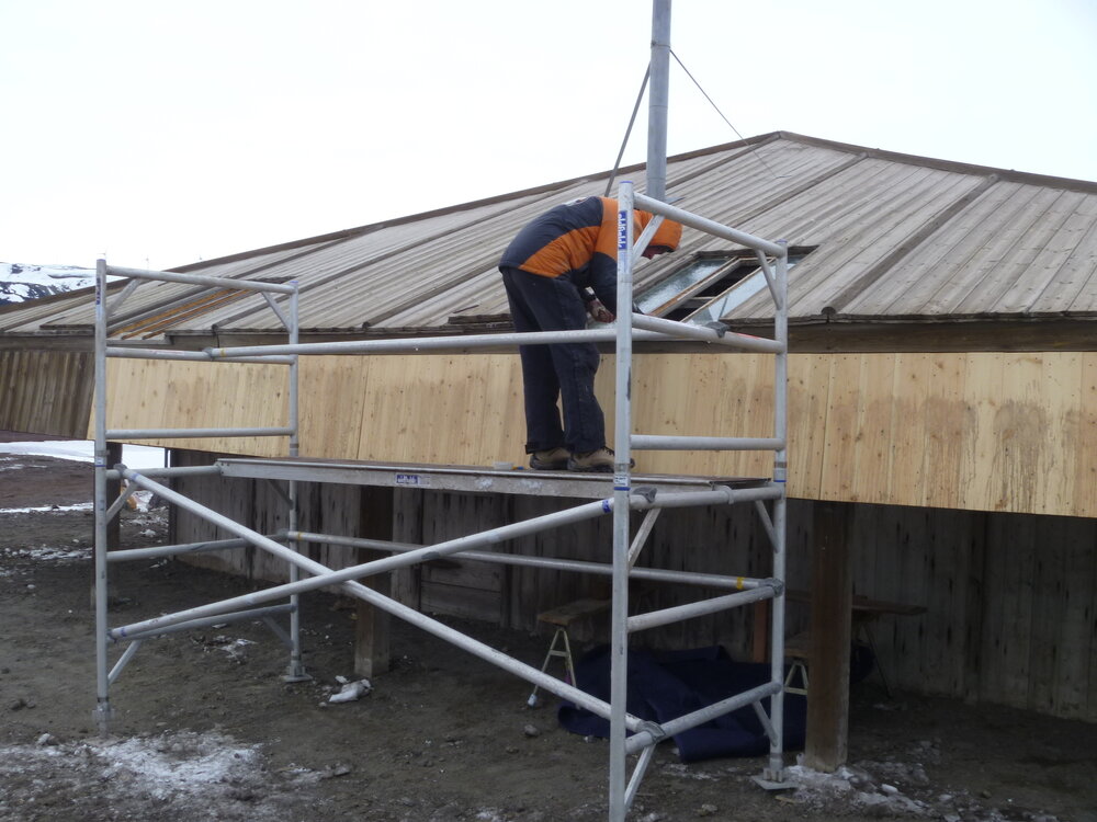 2014-15 Scott's 'Discovery' hut, AHT's Torbj&Atilde;&cedil;rn Prytz working on skylight glass