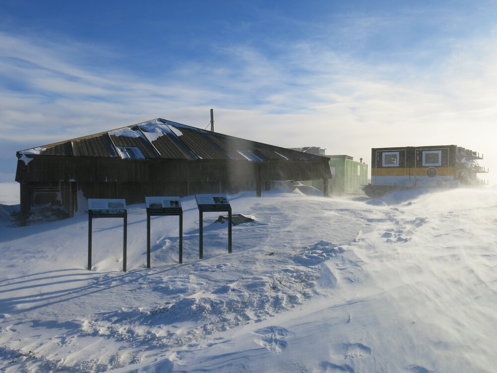 2014-15 Scott's 'Discovery' hut, mobile workshops in snow