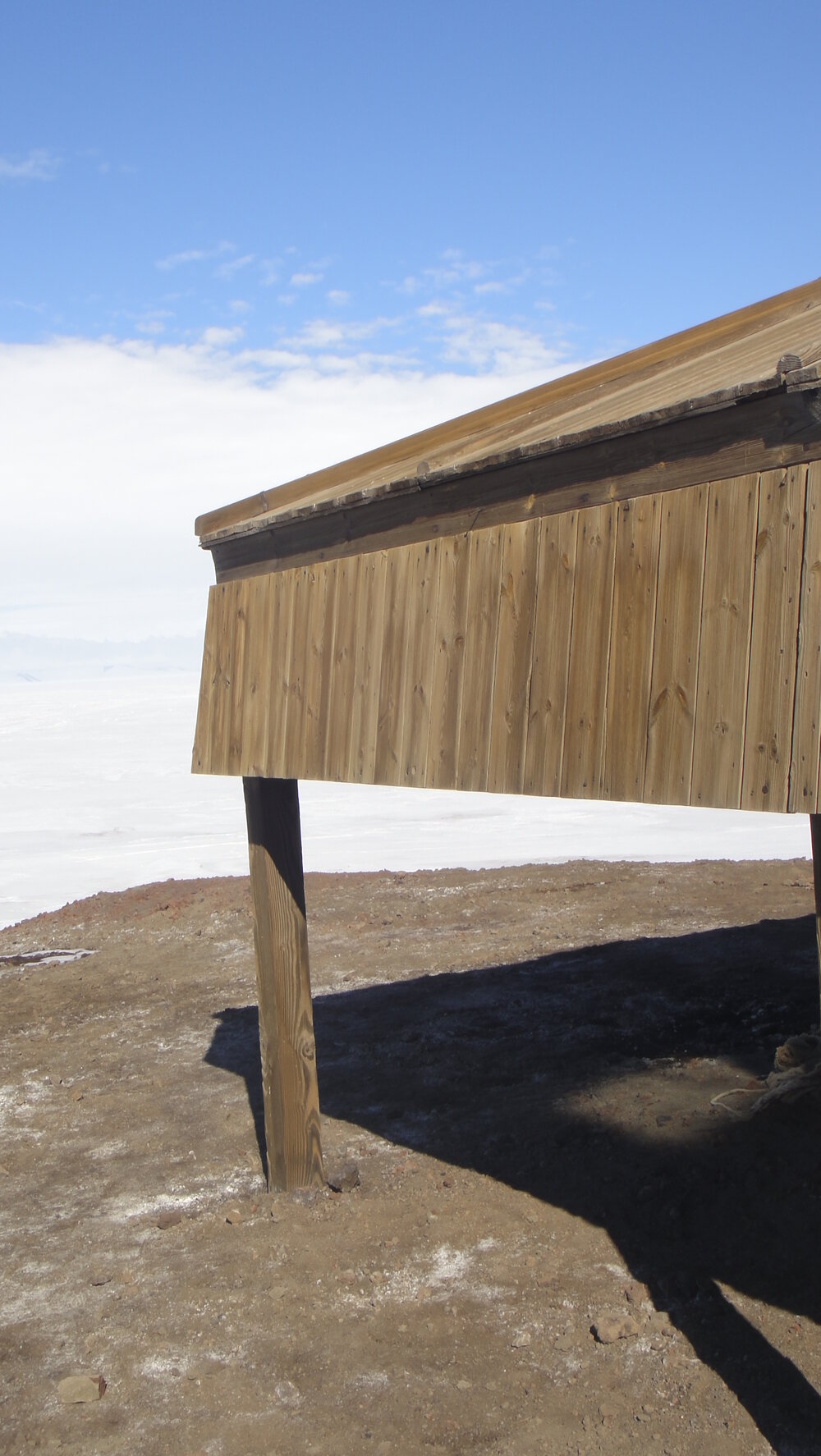 2014-15 Scott's 'Discovery' hut, veranda and post detail