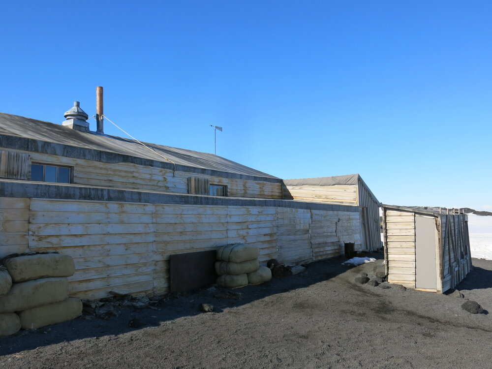 2014-15 Scott's 'Terra Nova' hut, North side panorama (003)