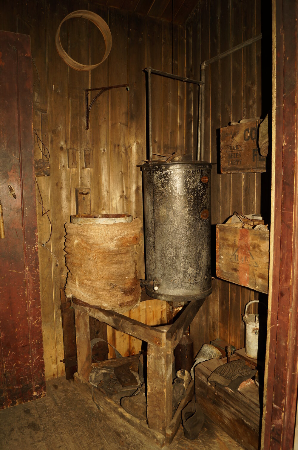 2014-15 Scott's 'Terra Nova' hut inspection, interior (017)