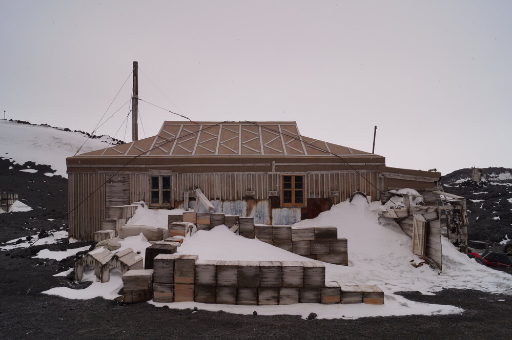 2014-15 Shackleton's 'Nimrod' hut inspection, exterior (001)