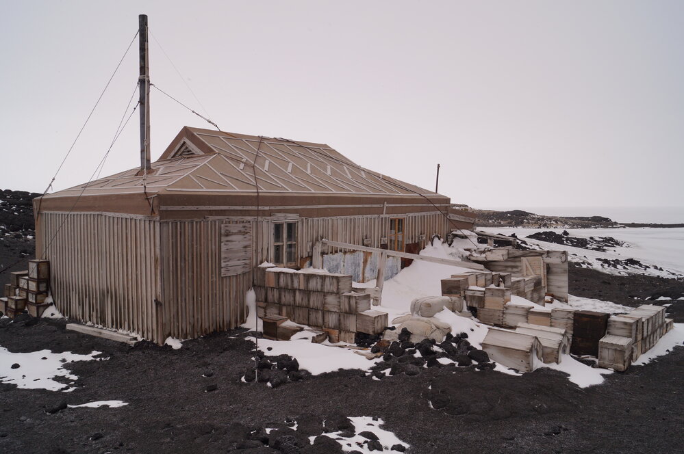 2014-15 Shackleton's 'Nimrod' hut inspection, exterior (007)