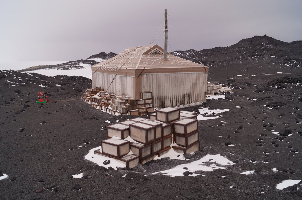 2014-15 Shackleton's 'Nimrod' hut inspection, exterior (009)