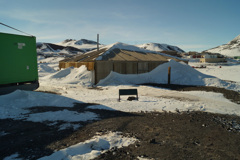 2014-15 Scott's 'Discovery' hut inspection, exterior (004)