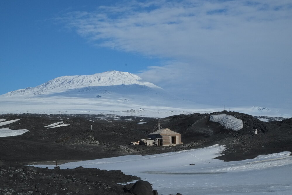 2014-15 Shackleton's 'Nimrod' hut and Mount Erebus