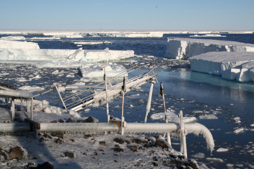2014-15 Scott Base, frozen gangway