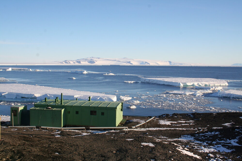 2014-15 Hillary's TAE/IGY hut, Scott Base