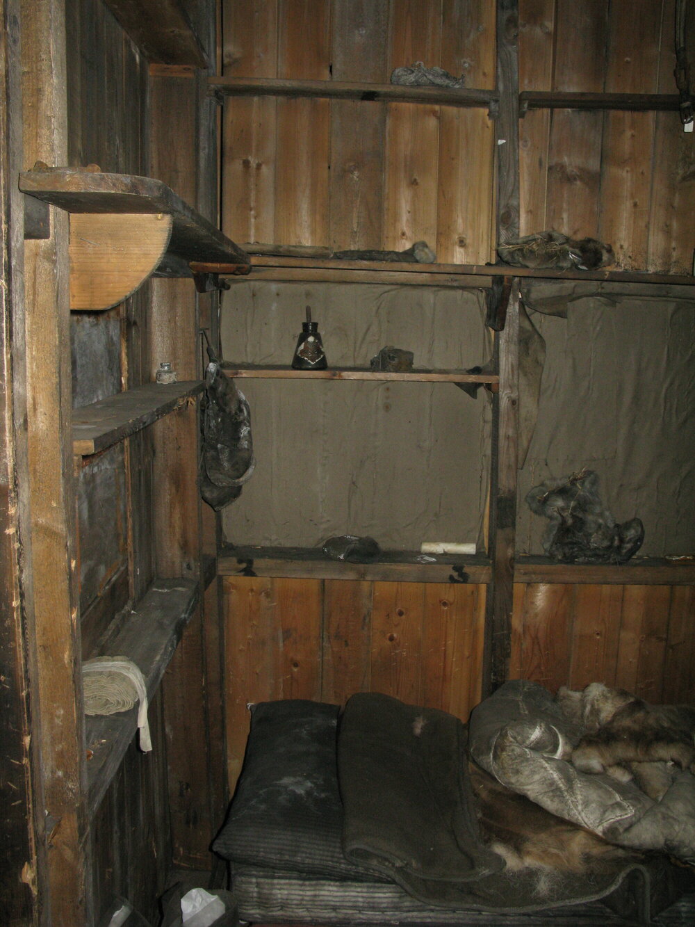 2010-11 Scott's Cubicle inside Scott's 'Terra Nova' hut, Cape Evans (002)