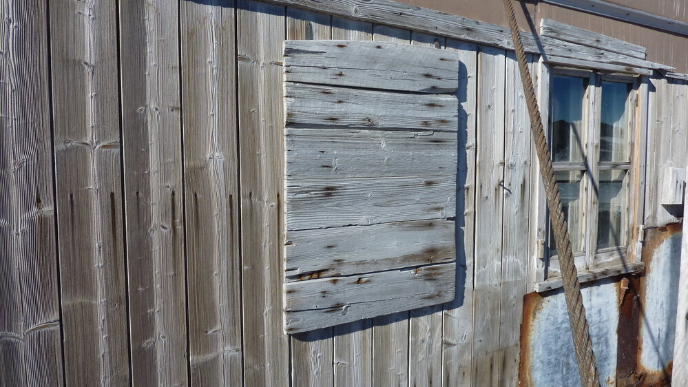 2010-11 Shutter mounted on the North wall of Shackleton's 'Nimrod' hut