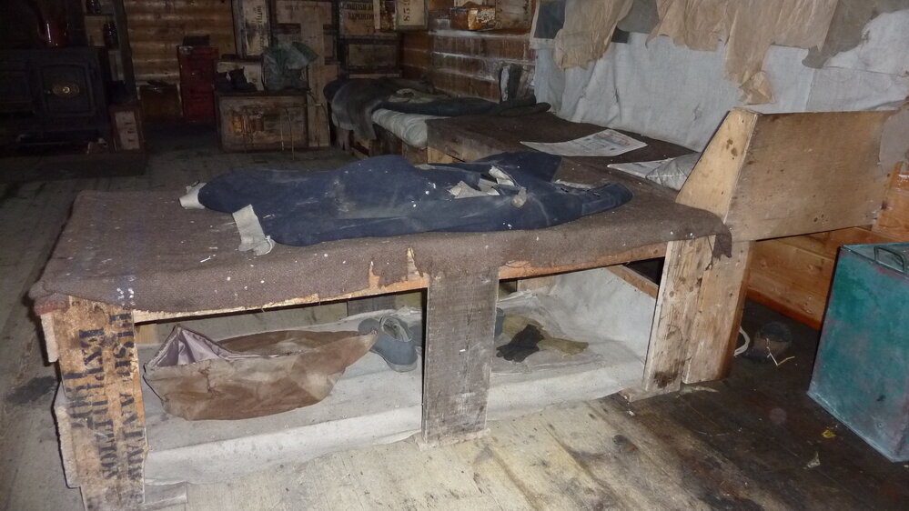 2010-11 Bunk inside Shackleton's 'Nimrod' hut