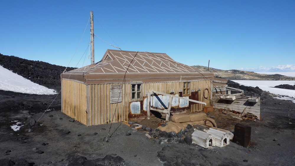 2010-11 Shackleton's 'Nimrod' hut at the end of the seasons work (004)