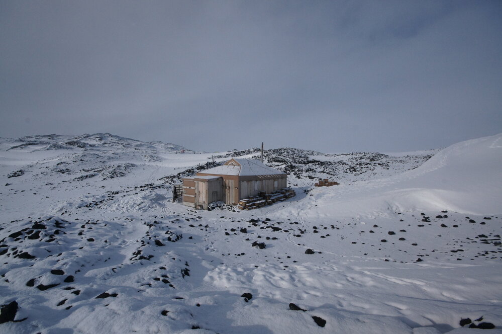 Southwest elevation, Shackleton's 'Nimrod' hut (001)