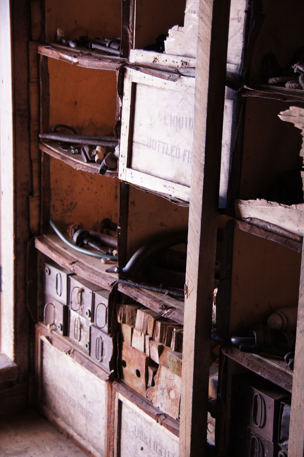 Improvised shelving, Shackleton's 'Nimrod' hut