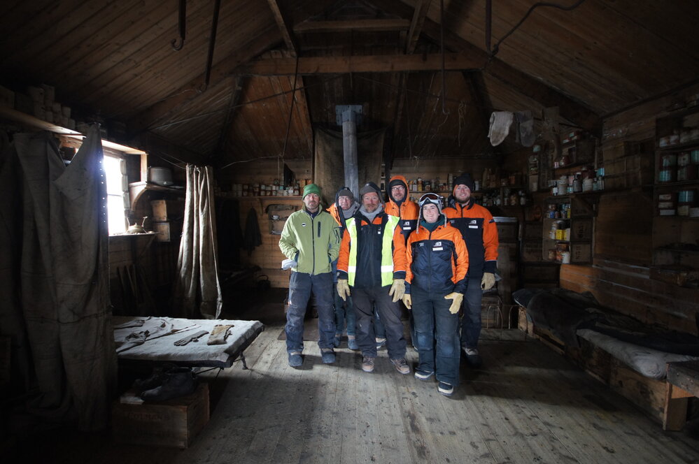 K170 crew in Shackleton's 'Nimrod' hut (001)