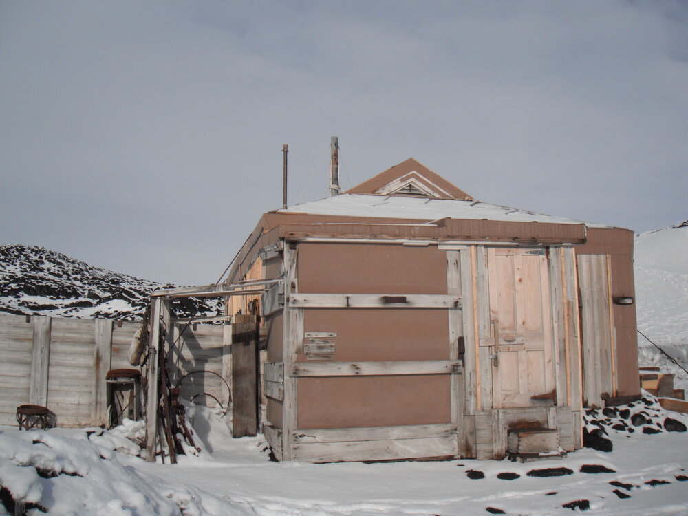 West elevation, Shackleton's 'Nimrod' hut (001)
