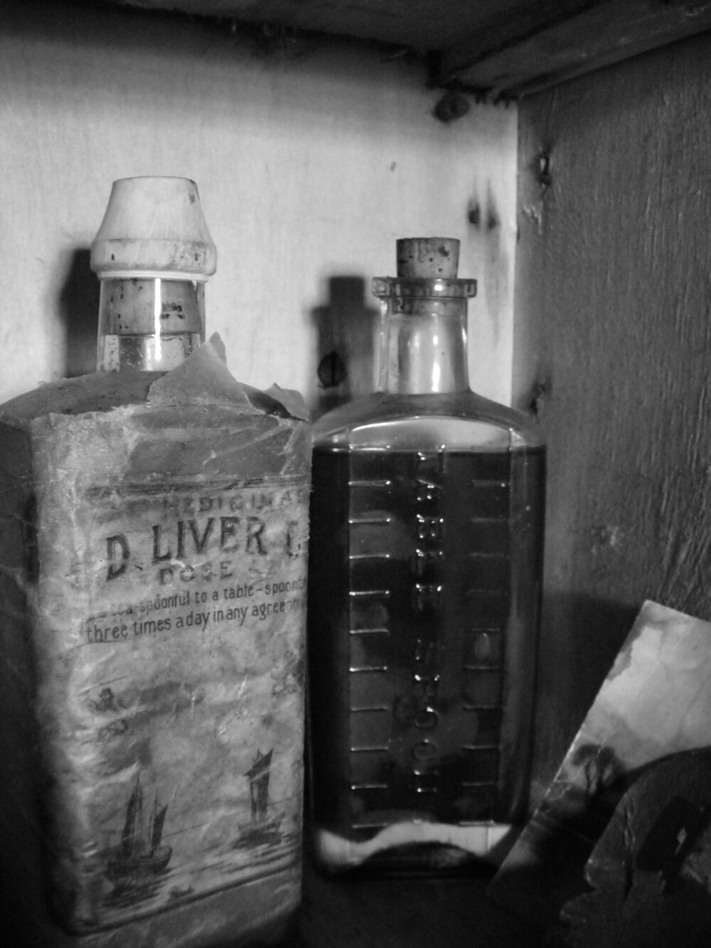 Medicinal Artefacts, Shackleton's 'Nimrod' hut (003)