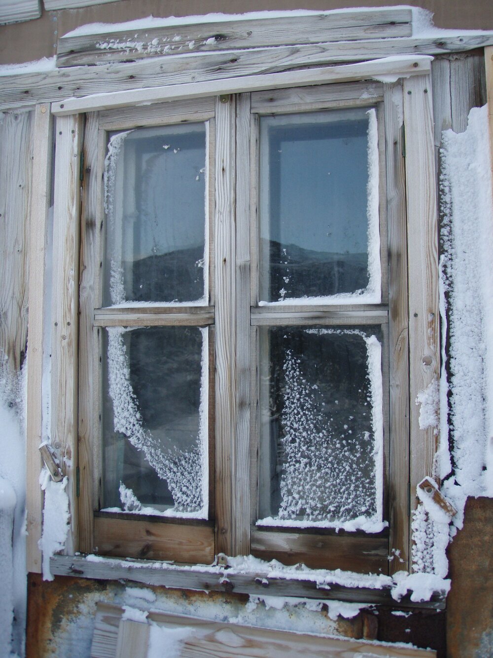 Shackleton's 'Nimrod' hut window