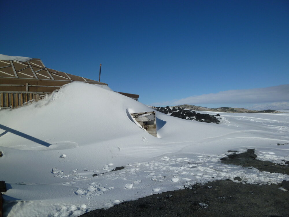 Snow build-up, Shackleton's 'Nimrod' hut