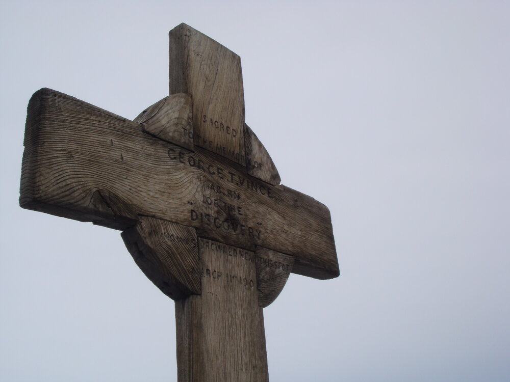 Vince's Cross at hut Point (001)