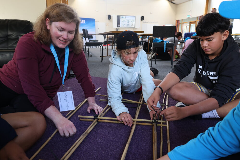 Young Inspiring Explorers construct a sledge (006)