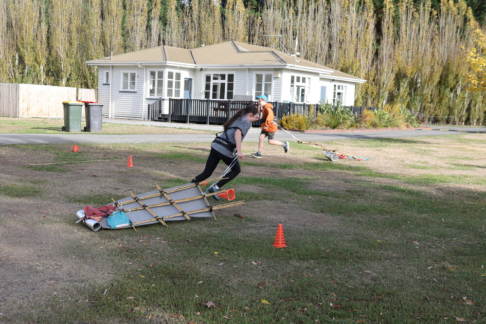 Young Inspiring Explorers race their sleds (001)