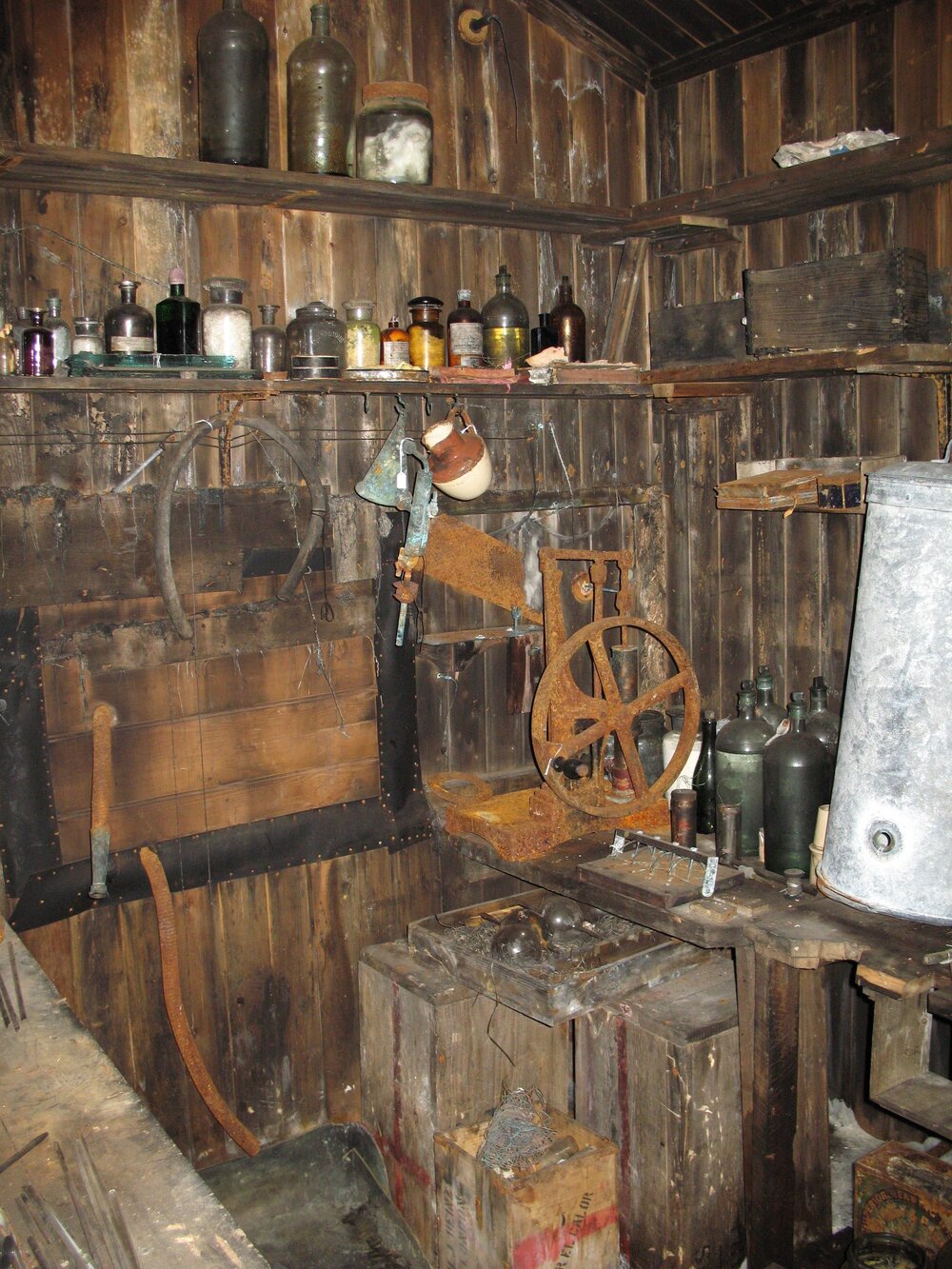 Physical Laboratory, South-East corner of Scott's 'Terra Nova' hut (001)