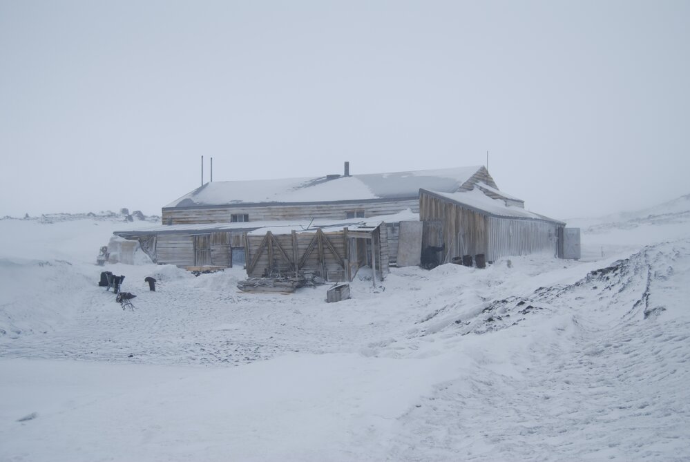 Snow build-up on northWest elevation Scott's 'Terra Nova' hut (001)