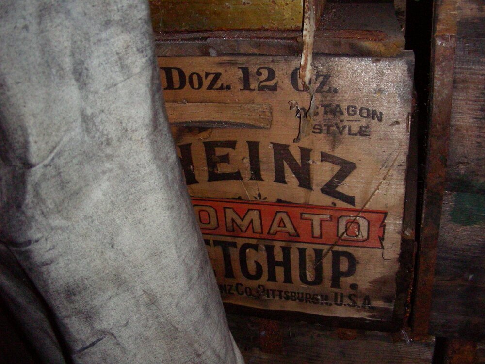 Heinz' tomato ketchup box, Scott's 'Terra Nova' hut