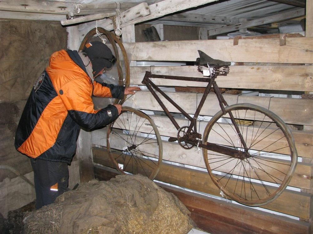Conservator John Kemister and Griffith Taylor's bicycle