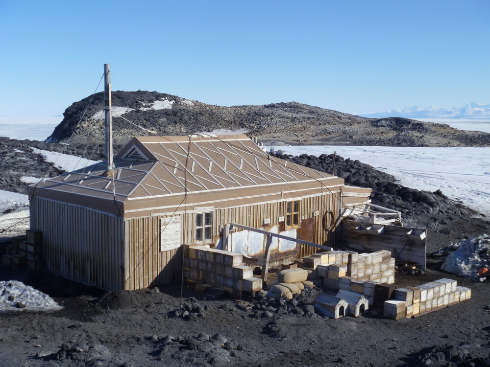 2011-12  Shackleton's 'Nimrod' hut inspection, exterior (001)