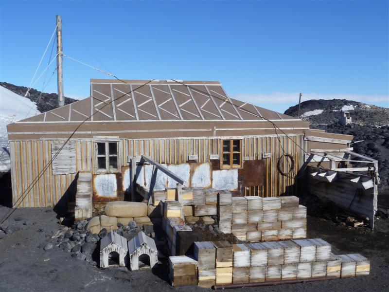 2011-12  Shackleton's 'Nimrod' hut inspection, exterior (002)